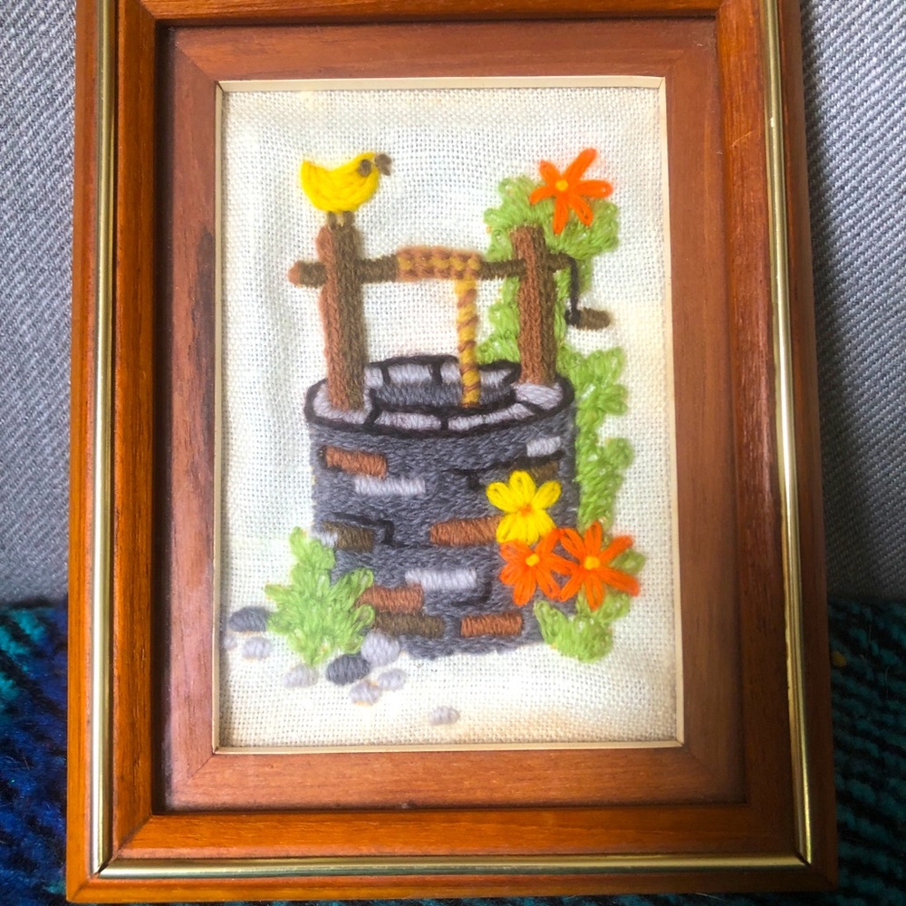 ✨Great Shape✨ Cute Vintage Hand Stitched Well Picture